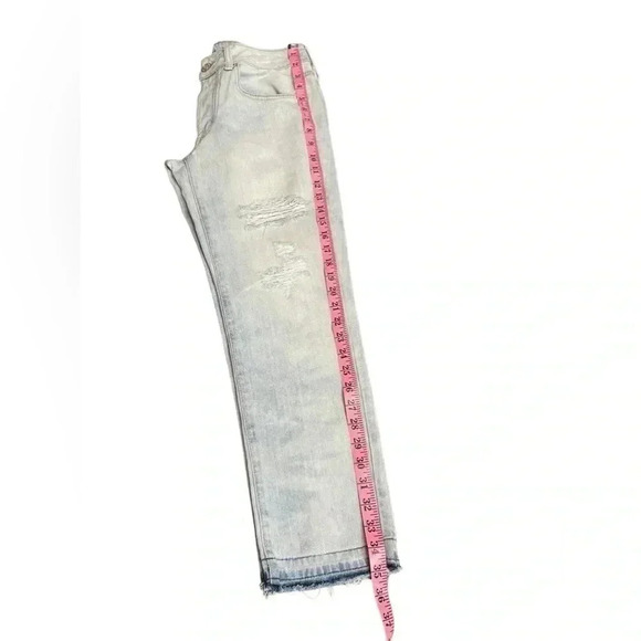 American Eagle Outfitters Women’s Boy Crop Light Washed Button Fly Jeans size 6 - Picture 9 of 13